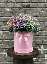Цветочная композиция из Гипсофила и Розы в шляпной коробке в Рыбаки