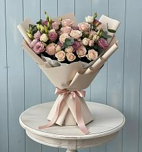 Букет цветов из:  Розы и Лизиантусы в Рыбаки
