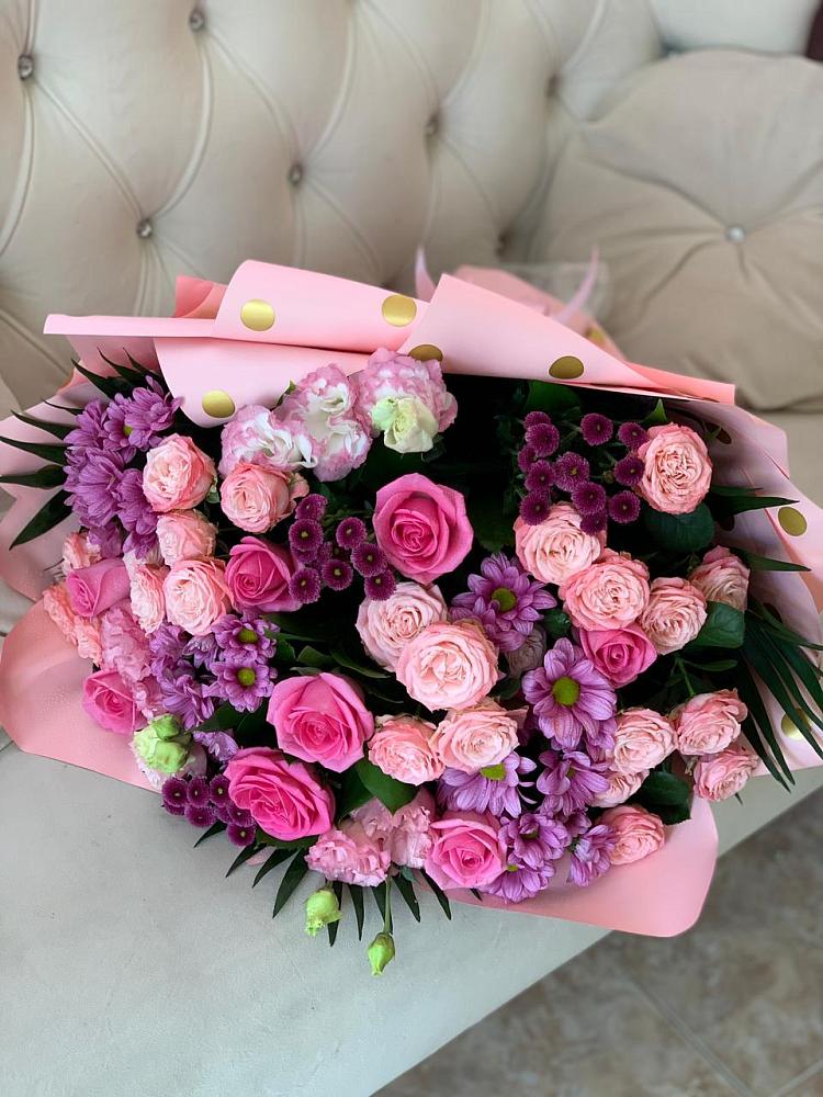 Букет цветов из: Хризантемы, Розы и Лизиантусы в Рыбаки