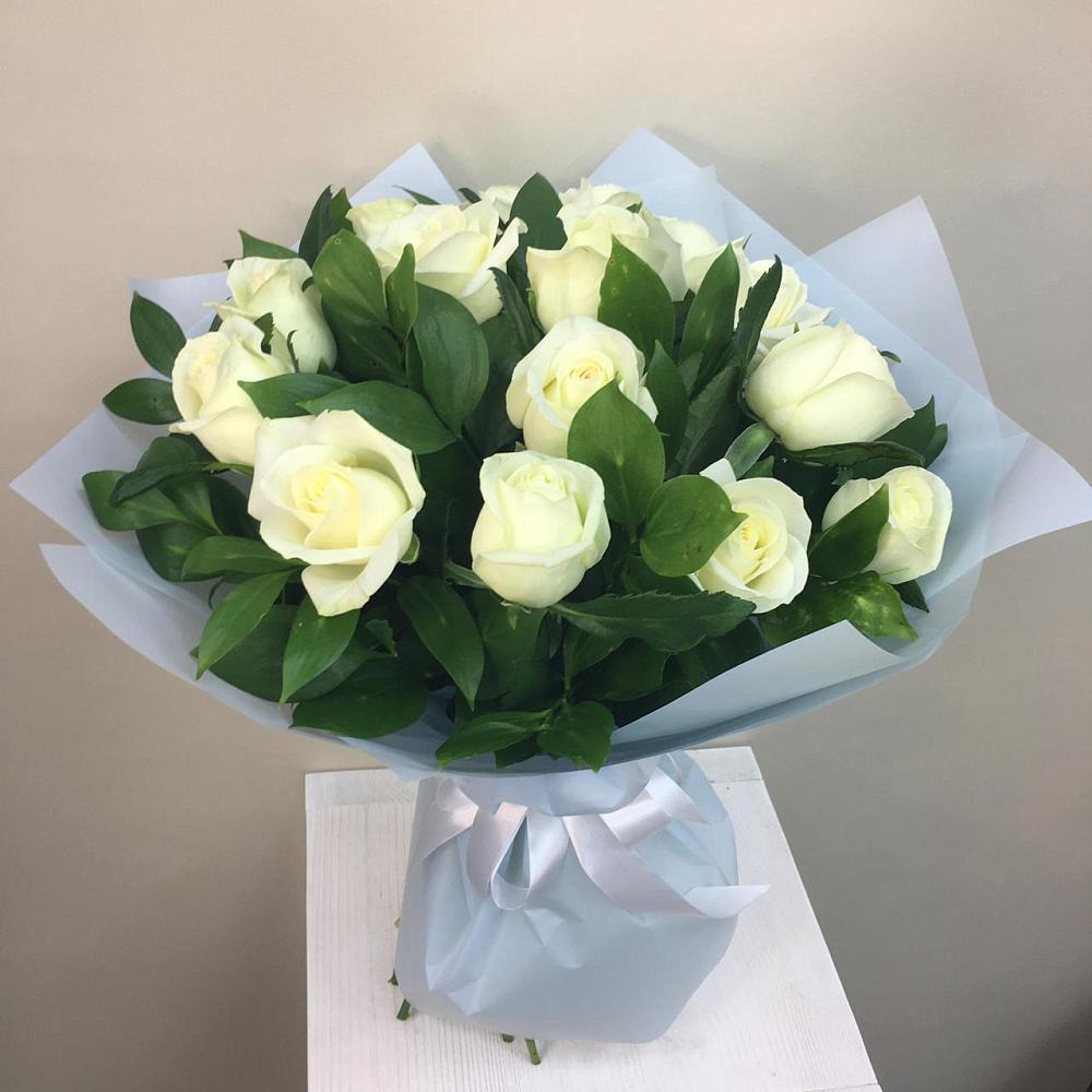 Букет 15 Белых роз Проуд в Рыбаки