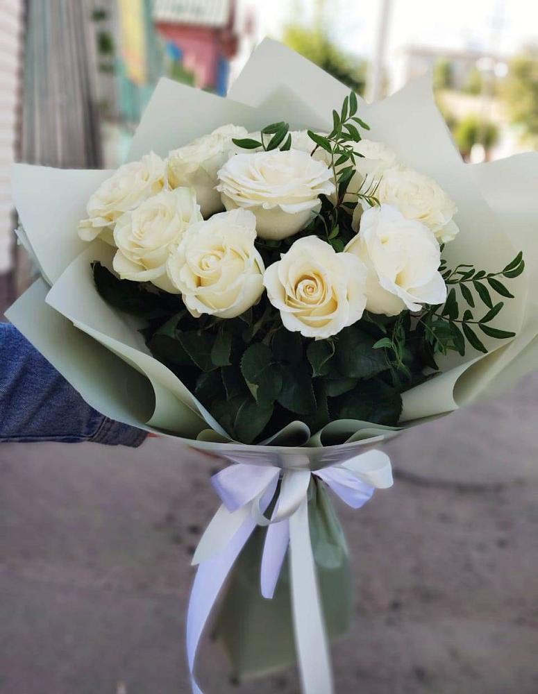 Букет Белые розы Проуд в Рыбаки