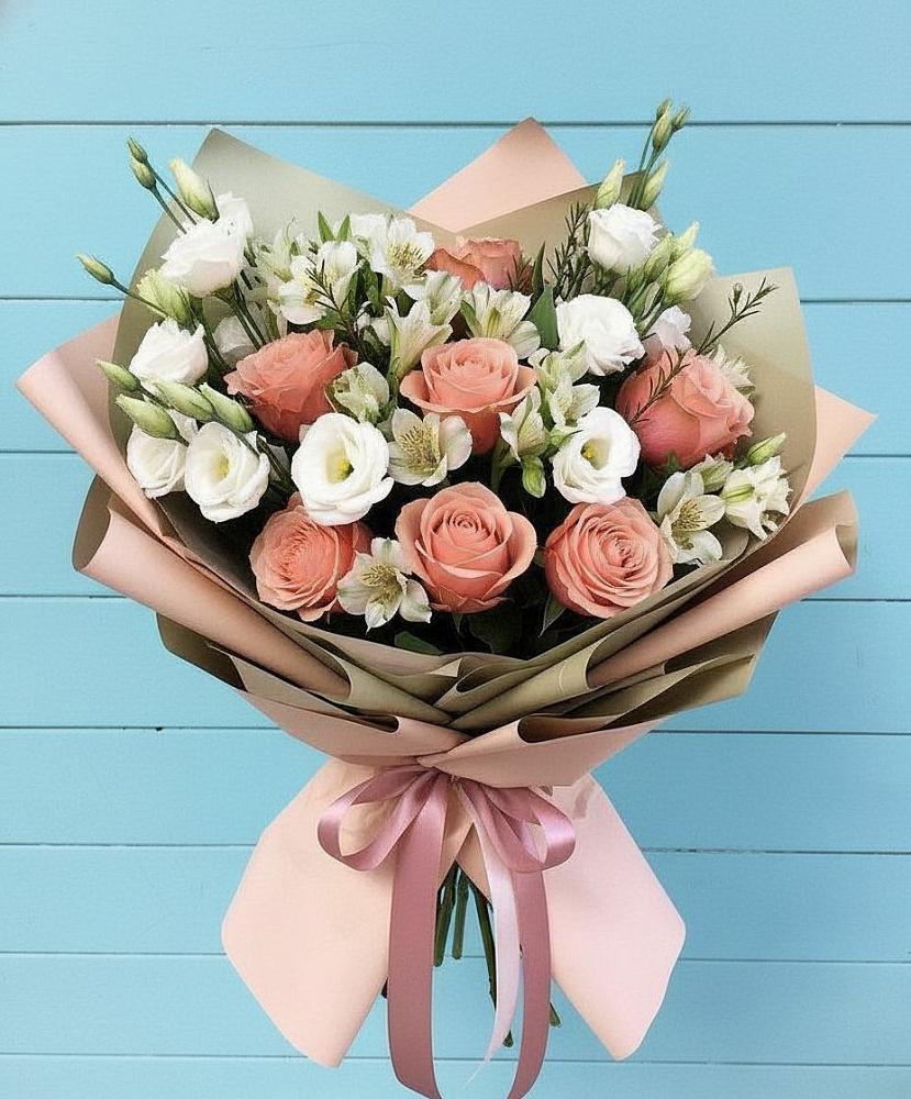 Букет цветов из: Розы, Альстромерии и Лизиантусы в Рыбаки