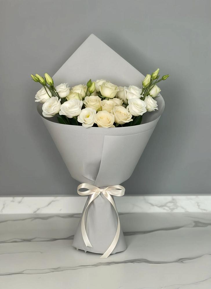 Букет цветов из: Розы и Лизиантусы в Рыбаки