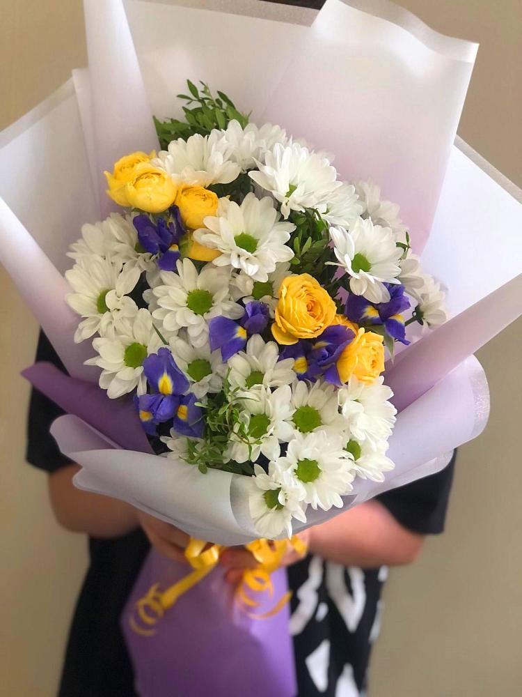 Букет цветов из: Ирисы, Хризантемы и Розы в Рыбаки