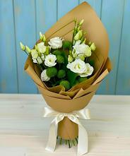 Букет цветов из:  Хризантемы и Лизиантусы в Рыбаки