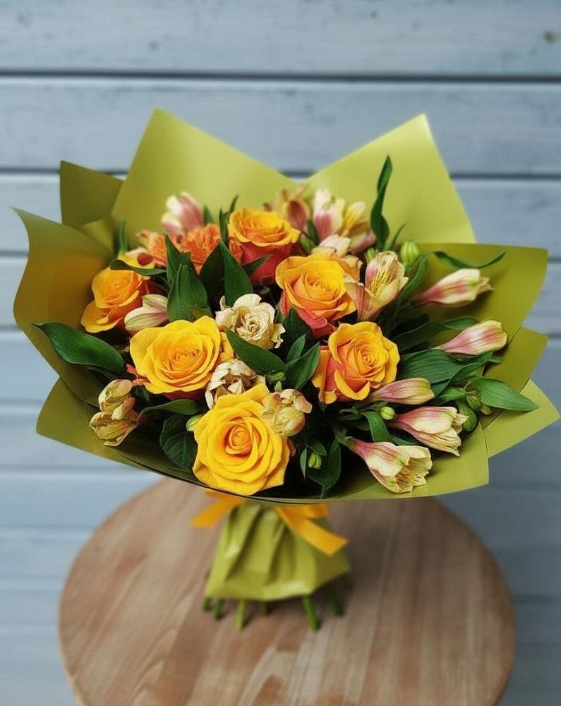 Букет цветов из: Альстромерии и Розы в Рыбаки