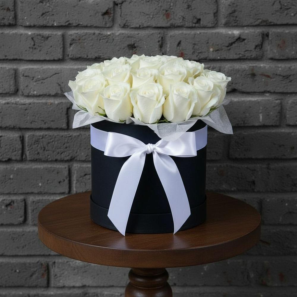 Цветочная композиция из Розы в шляпной коробке в Рыбаки