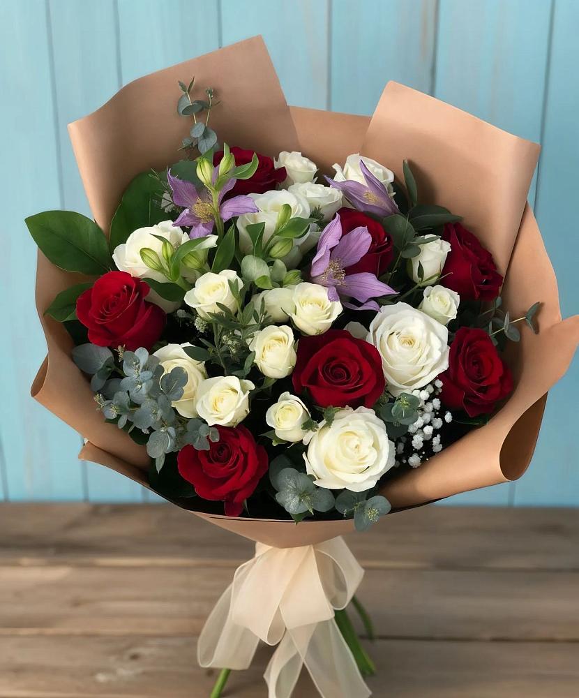 Букет цветов из: Розы и Альстромерии в Рыбаки
