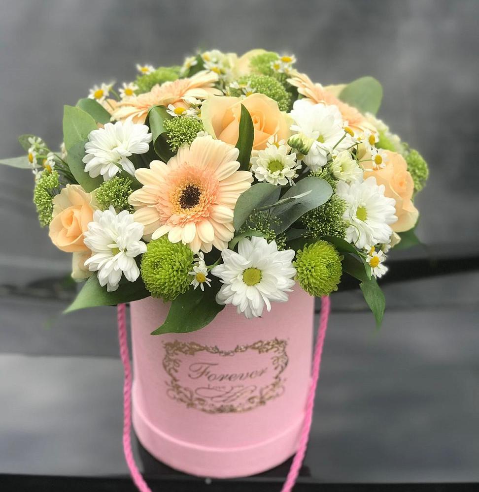 Цветочная композиция из Розы, Герберы и Хризантемы в шляпной коробке в Рыбаки