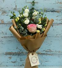 Букет цветов из:  Розы и Лизиантусы в Рыбаки