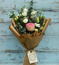 Букет цветов из:  Розы и Лизиантусы в Рыбаки