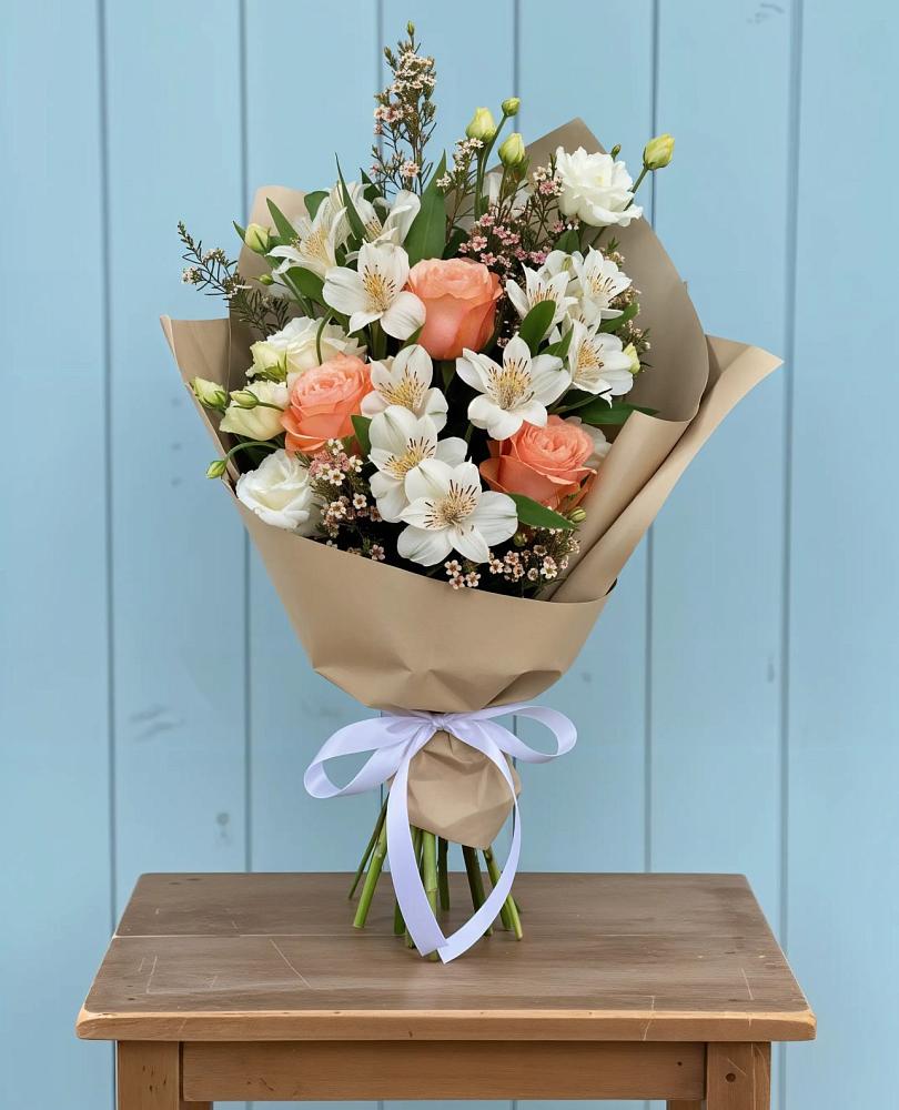 Букет цветов из: Альстромерии, Лизиантусы, Розы и Хризантемы в Рыбаки