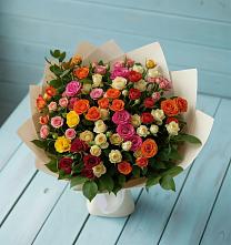 Букет Микс из разноцветных кустовых роз в Рыбаки