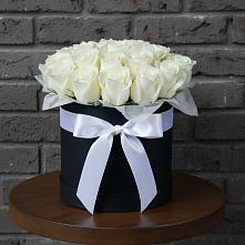 Цветочная композиция из Розы в шляпной коробке в Рыбаки