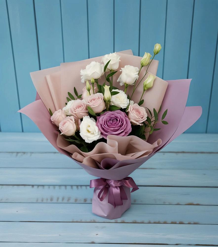 Букет цветов из: Розы и Лизиантусы в Рыбаки